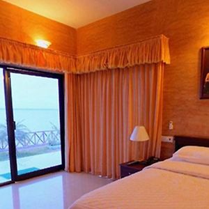 Lake View Honeymoon Cottage